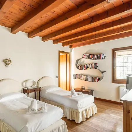 Elegant & Superior Scuderia Molin Apartment