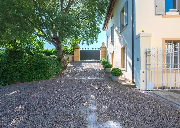 Guesthost Apartament *